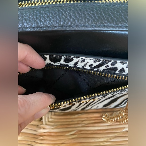 Michael Kors animal print, animal hair and leather, Jet Set Crossbody bag - Picture 9 of 15